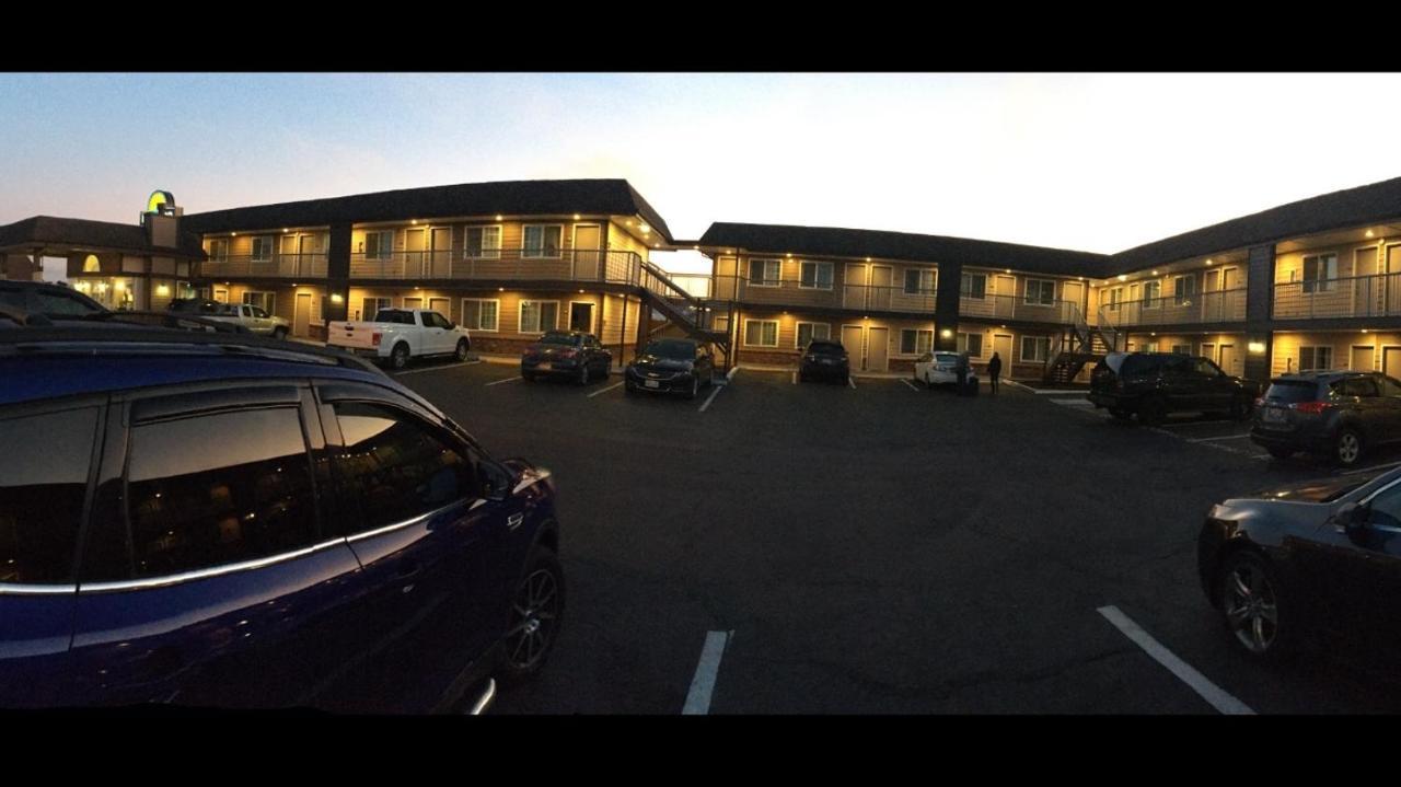 Days Inn By Wyndham Newport Or Exterior foto