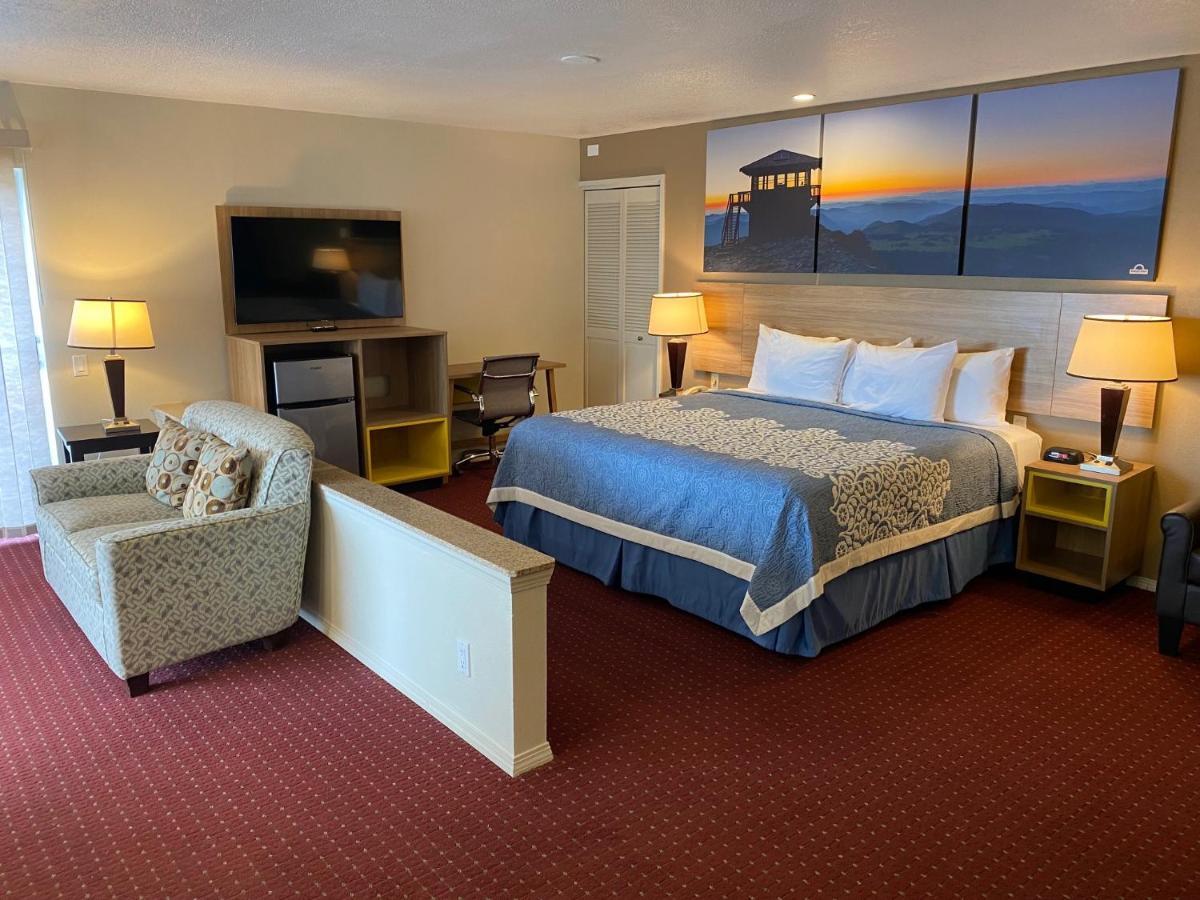 Days Inn By Wyndham Newport Or Exterior foto
