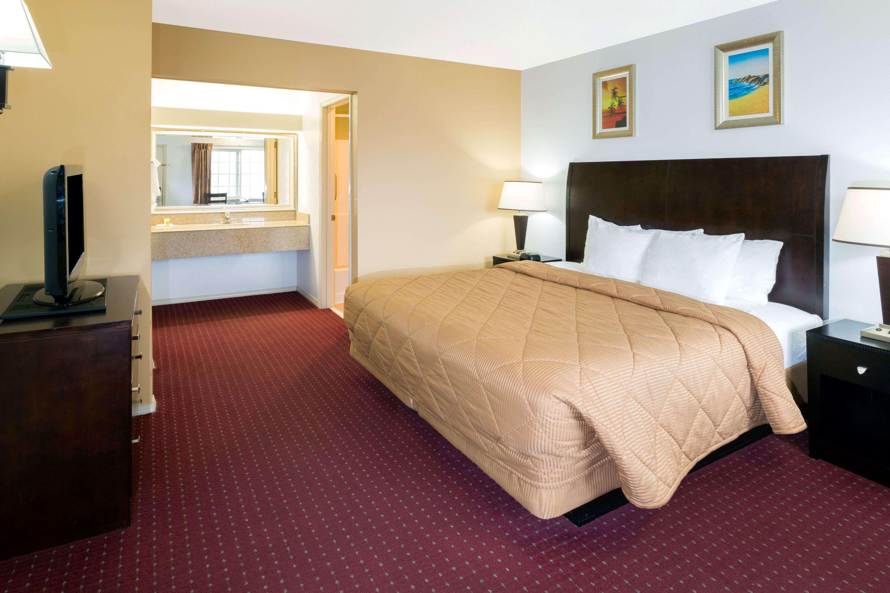 Days Inn By Wyndham Newport Or Exterior foto