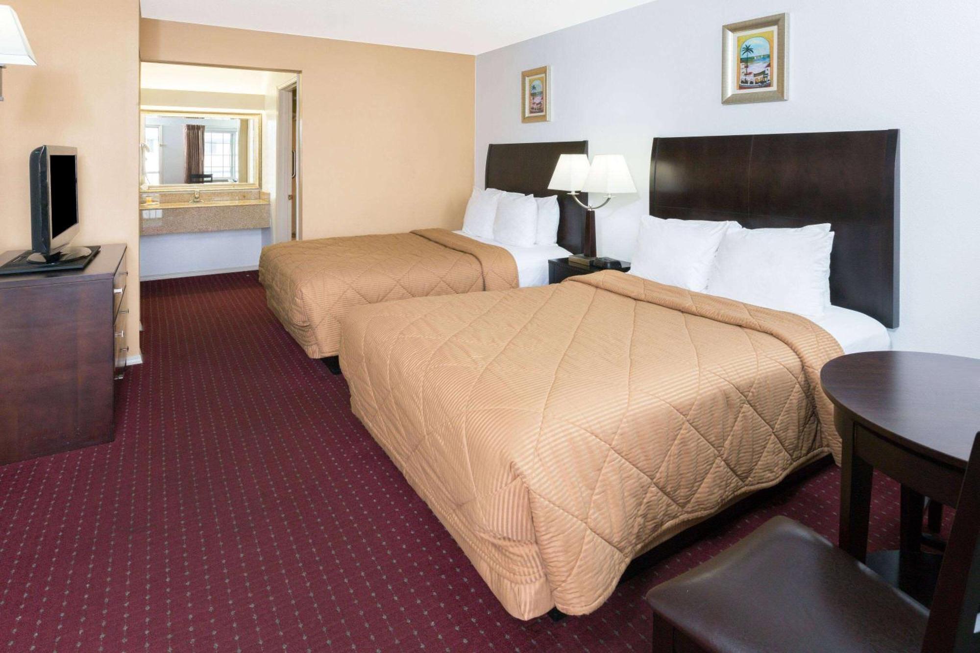 Days Inn By Wyndham Newport Or Exterior foto