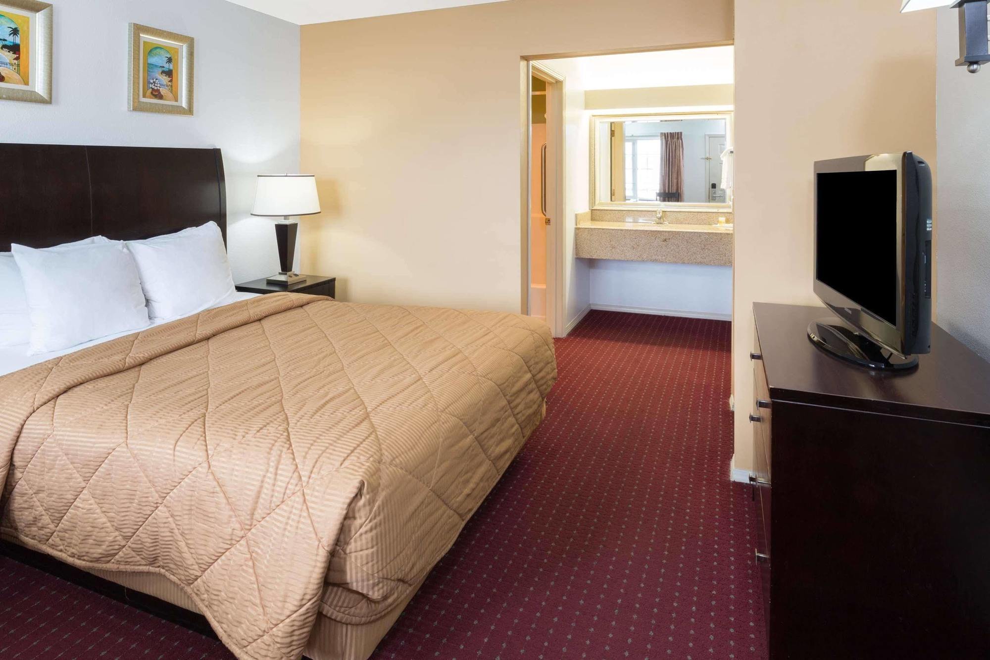 Days Inn By Wyndham Newport Or Exterior foto
